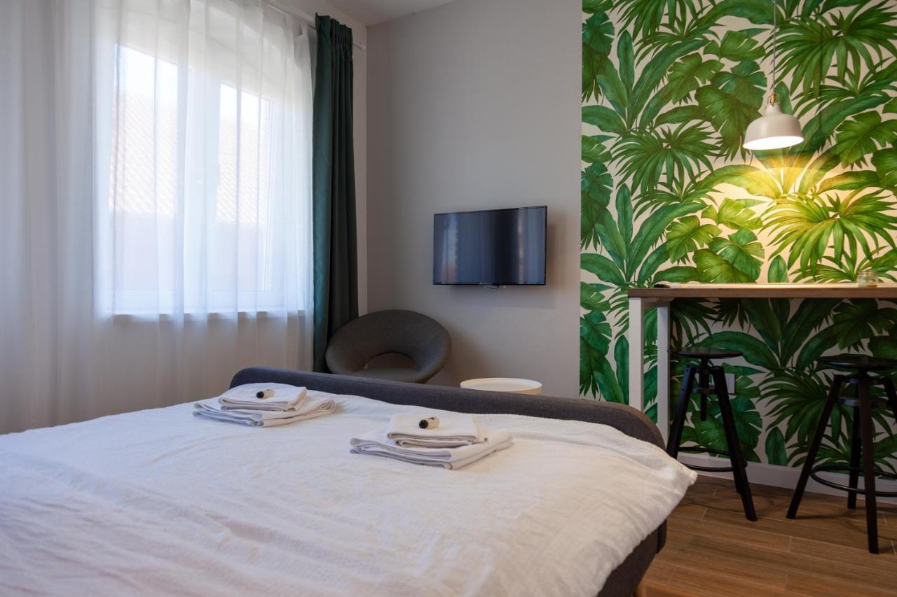 Moms House Hotel โกลูบาค ภายนอก รูปภาพ